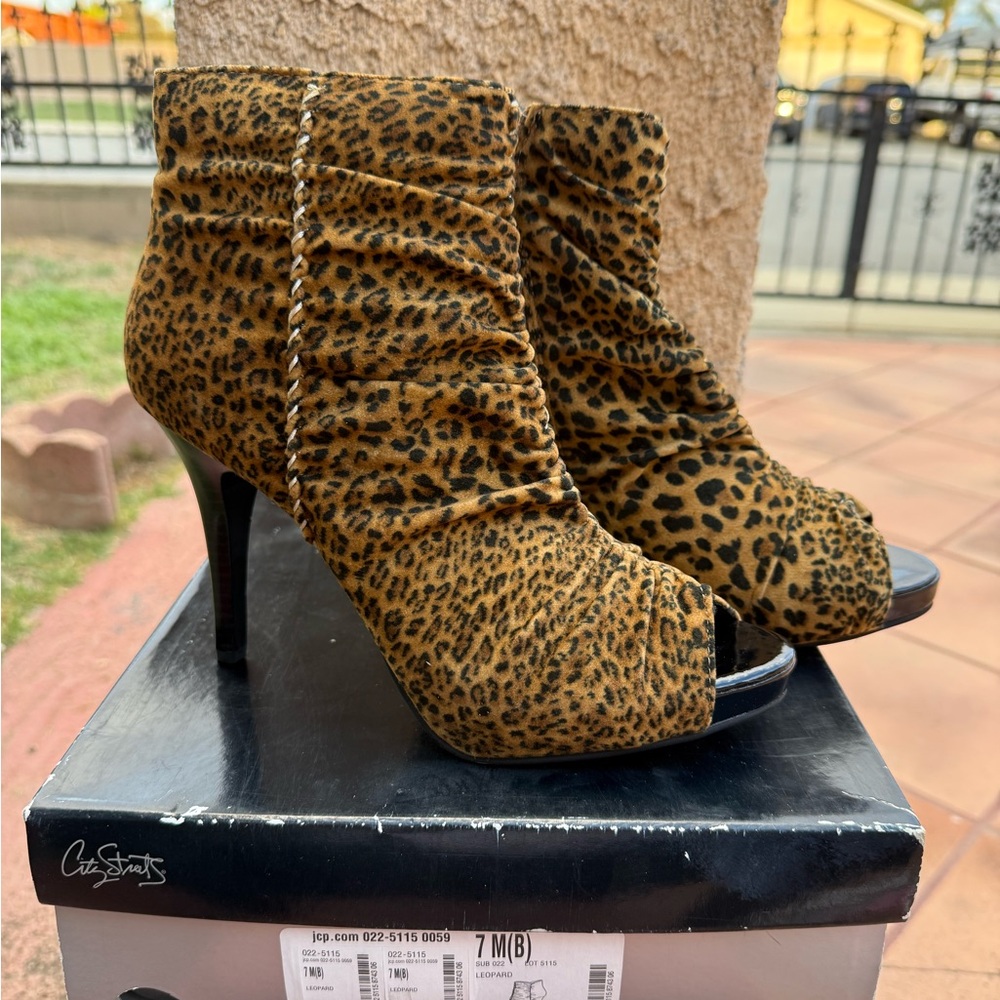 City Streets Leopard Print Stiletto Booties (Size 7)